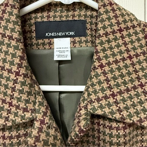 Jones New York.  size 14 skirt and blazer suit - Picture 4 of 8